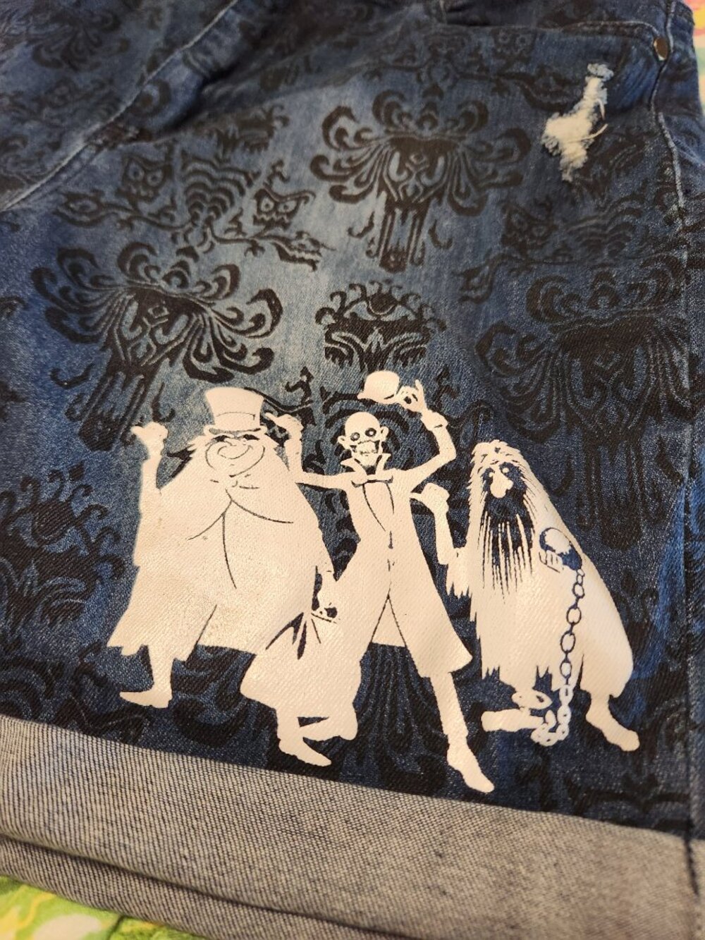 Disney Haunted mansion Hitchhiking Ghosts Denim Shorts Wallpaper- MEDIUM - Picture 3 of 7